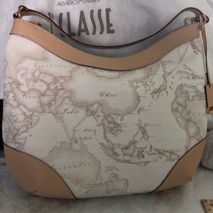 New Alviero Martini NEW hobo zip shoukder strap Winter White